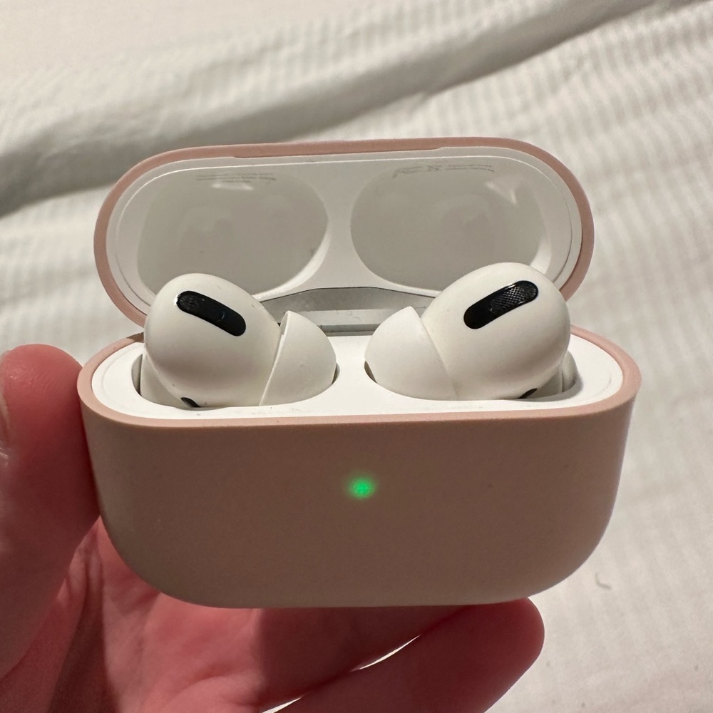 Airpods Pro 1st Gen (read description)